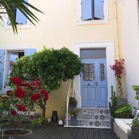 Notre Maison Aux Volets Bleus Ouveillan Exteriör bild